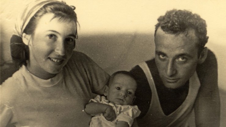 Esther &amp; Nissim Bejarano with daughter Edna - 1951